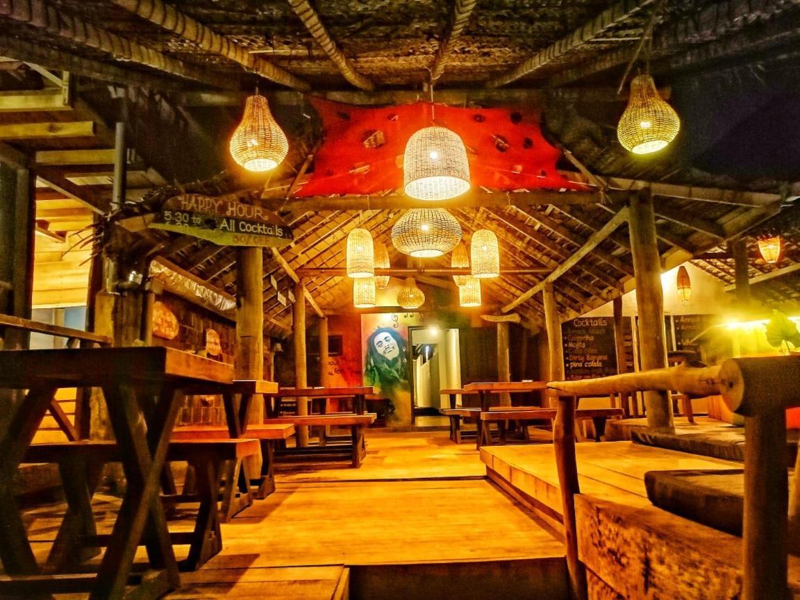 Backpack Beach Hostel & Reggae Bar Bussa Eksteriør billede