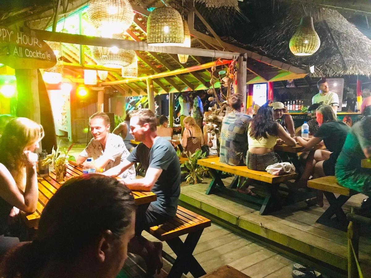 Backpack Beach Hostel & Reggae Bar Bussa Eksteriør billede