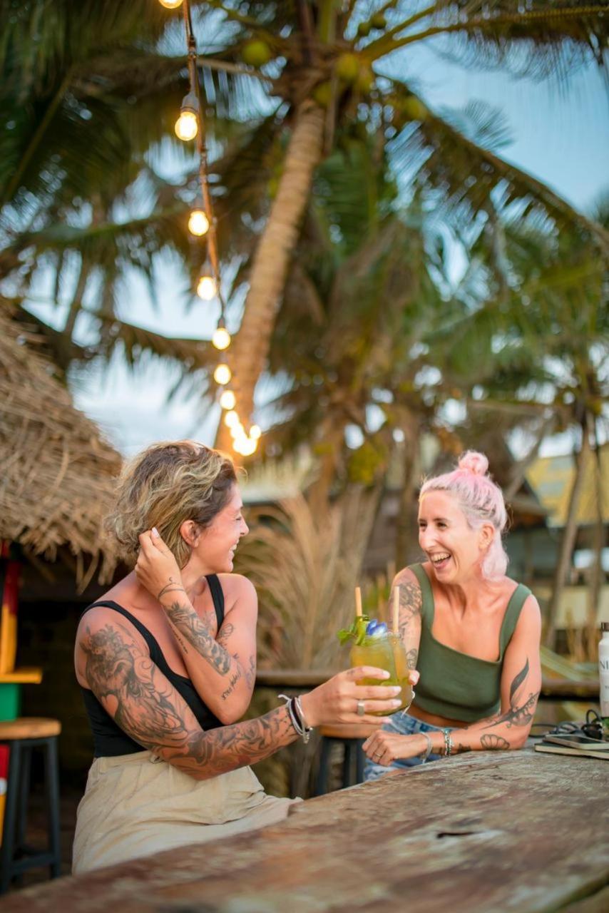 Backpack Beach Hostel & Reggae Bar Bussa Eksteriør billede