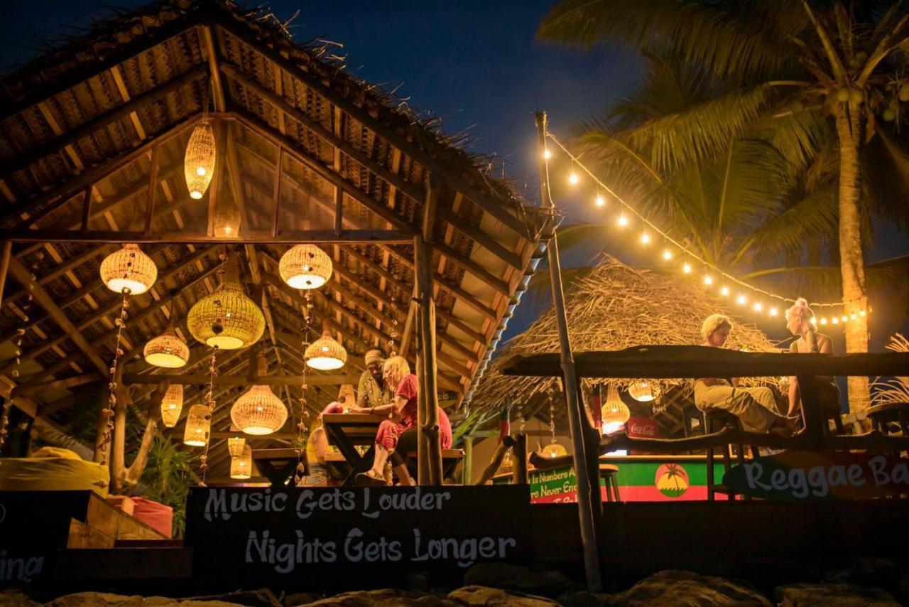 Backpack Beach Hostel & Reggae Bar Bussa Eksteriør billede