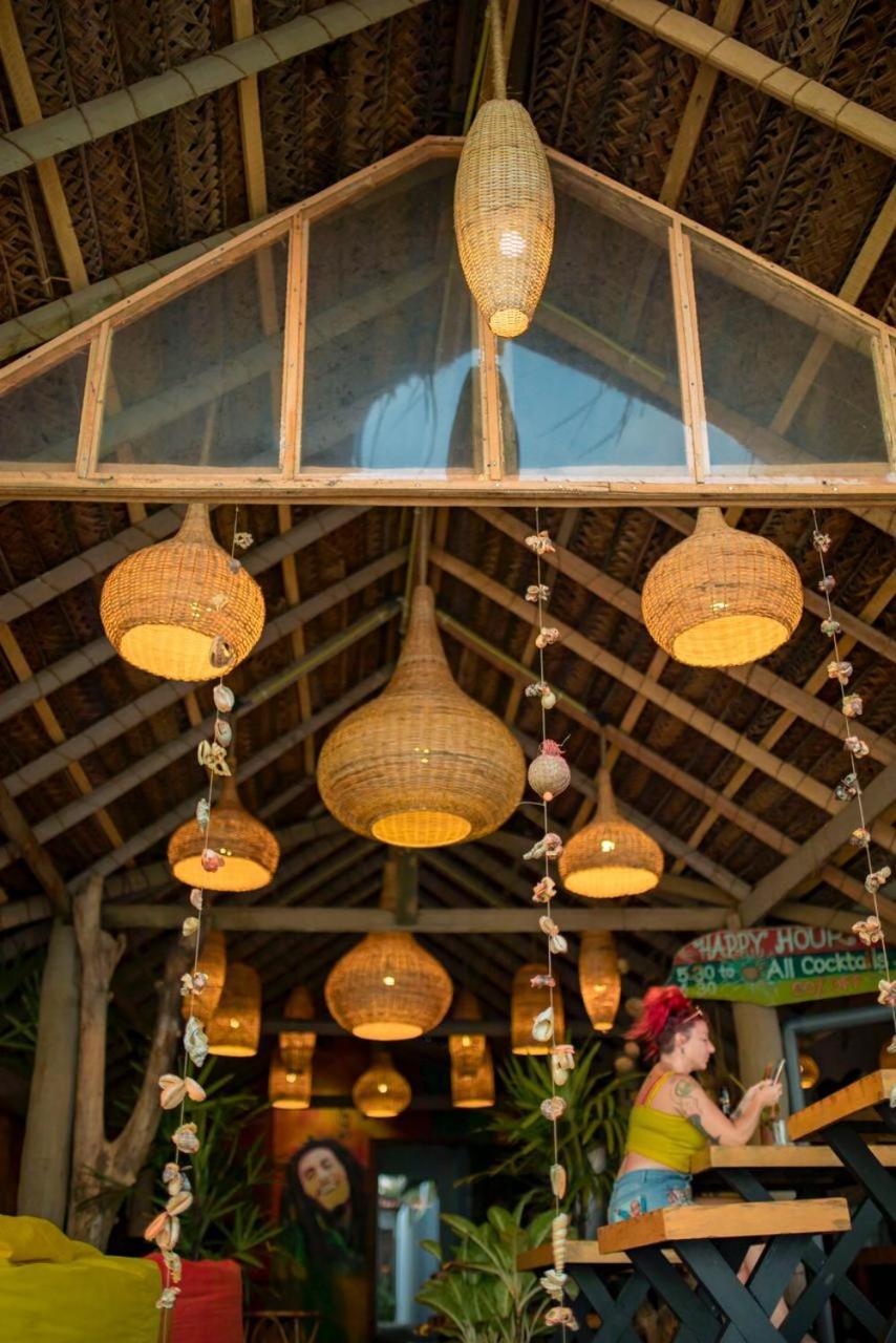 Backpack Beach Hostel & Reggae Bar Bussa Eksteriør billede