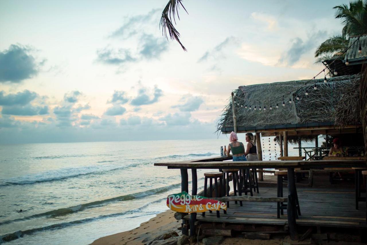 Backpack Beach Hostel & Reggae Bar Bussa Eksteriør billede