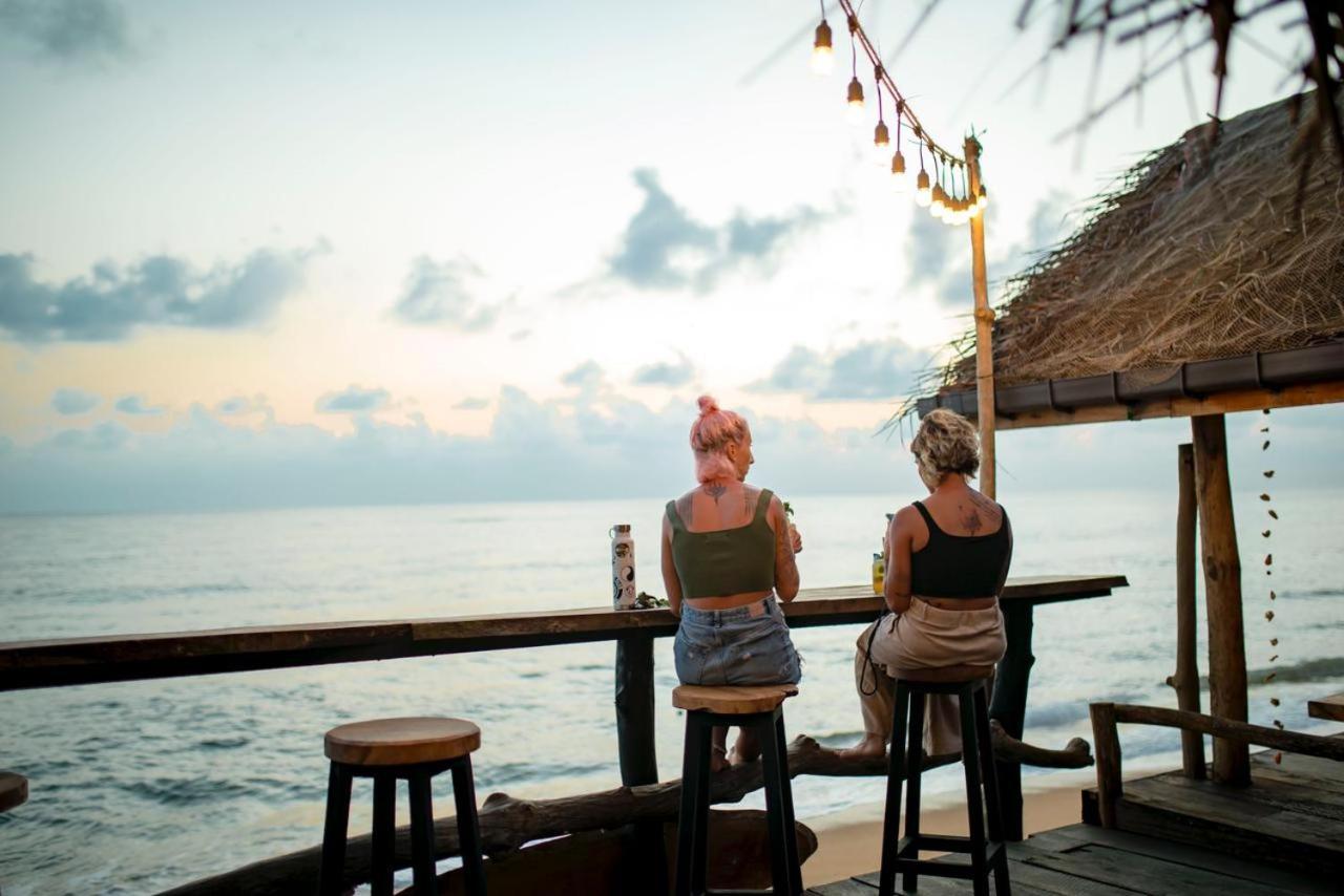Backpack Beach Hostel & Reggae Bar Bussa Eksteriør billede