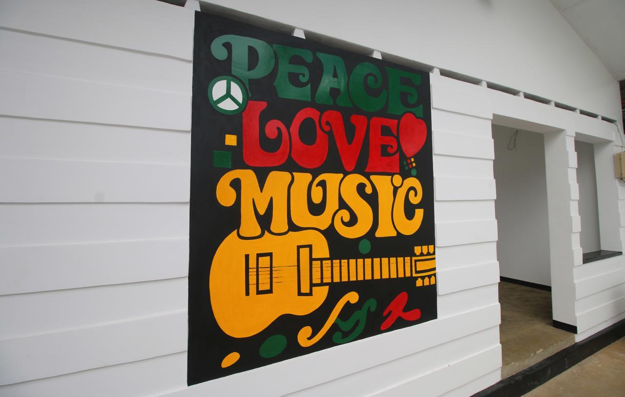 Backpack Beach Hostel & Reggae Bar Bussa Eksteriør billede