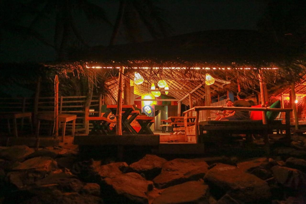 Backpack Beach Hostel & Reggae Bar Bussa Eksteriør billede