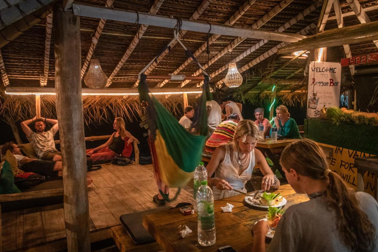 Backpack Beach Hostel & Reggae Bar Bussa Eksteriør billede